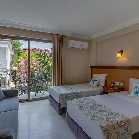 Rosy Aparthotel 3*